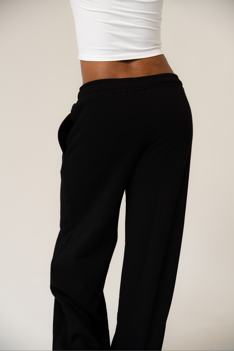 Chase Me Boyfriend Sweatpants Black